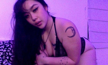 痩せた金髪の熟女OnlyFans 素敵 写真