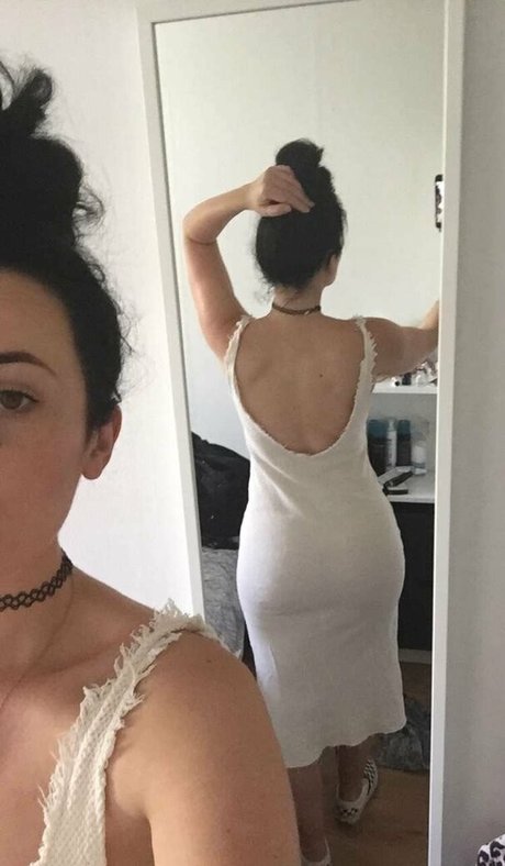 Seshemetka 裸のモデル 写真