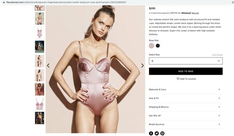 小柄なブロンドの熟女OnlyFans ポルノグラフィック 画像