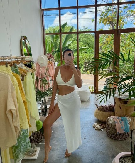 公共の場での猫のOnlyFans パーフェクト 画像