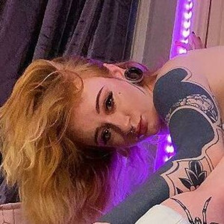 Azura Alii ヌード女優 写真