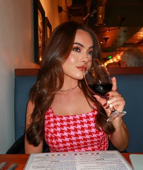 Ava Allan 美しいスター 写真