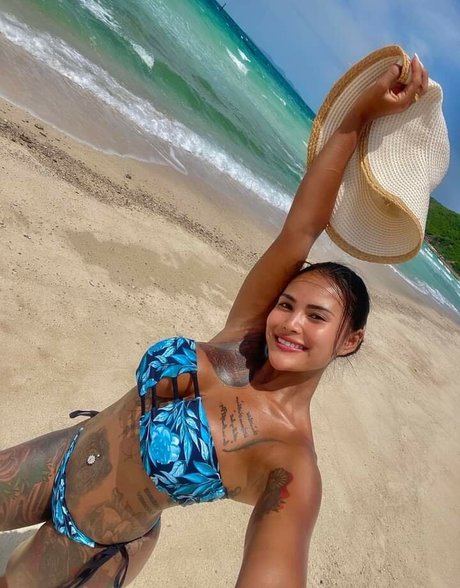 Asian Kylie 裸の女優 写真