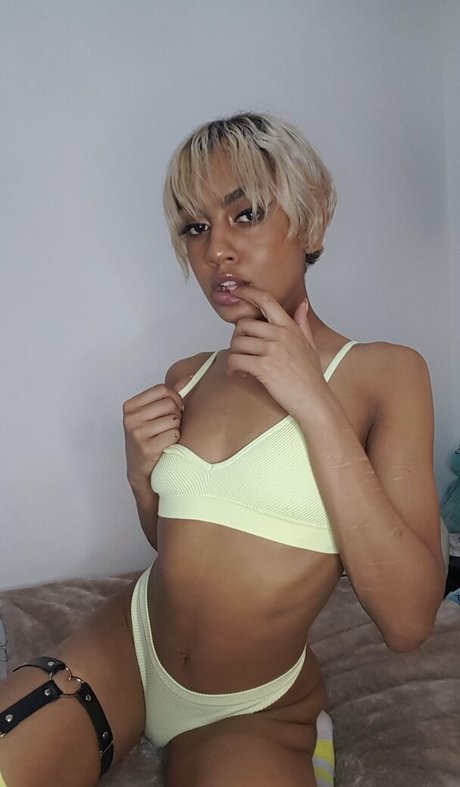 レズビアン ストラップオン OnlyFans 裸 アーカイブ