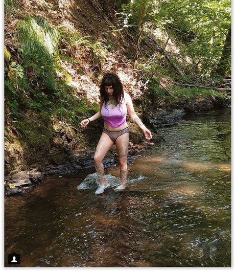 Zainab 裸のモデル 写真