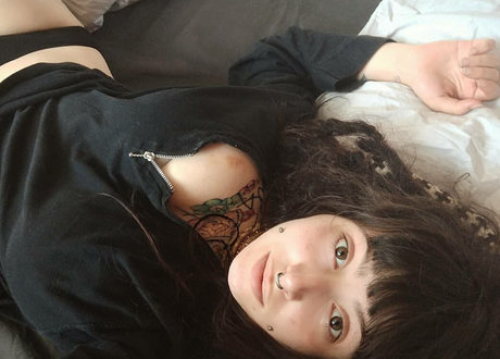 ニューハーフ巨乳OnlyFans 美しい 写真