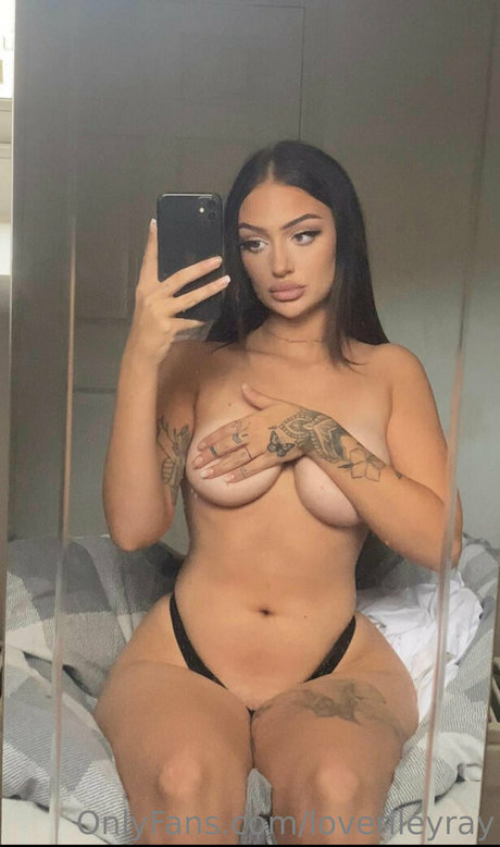 イギリス人熟女OnlyFans ホットヌード 写真