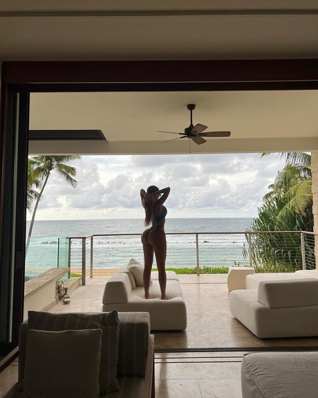 Alexa Dellanos ポルノスター パーフェクト 画像