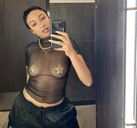 bbyaz エロティック女優 写真