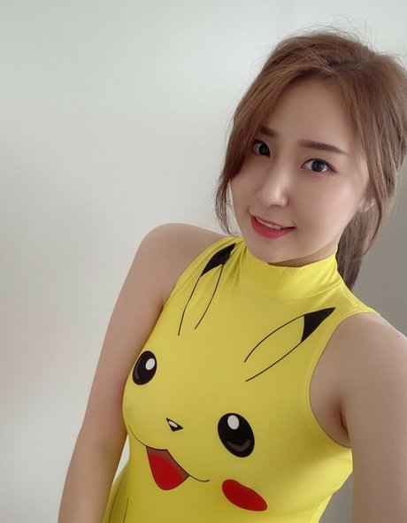 jena sis 裸のモデル 画像