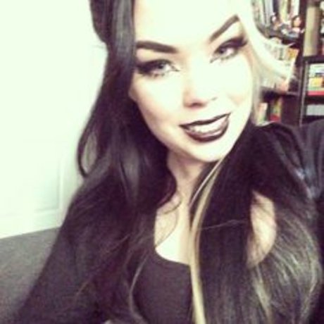 黒檀の小人OnlyFans ヌード 画像