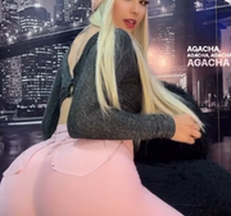 小柄なBBC OnlyFans トップ ギャラリー