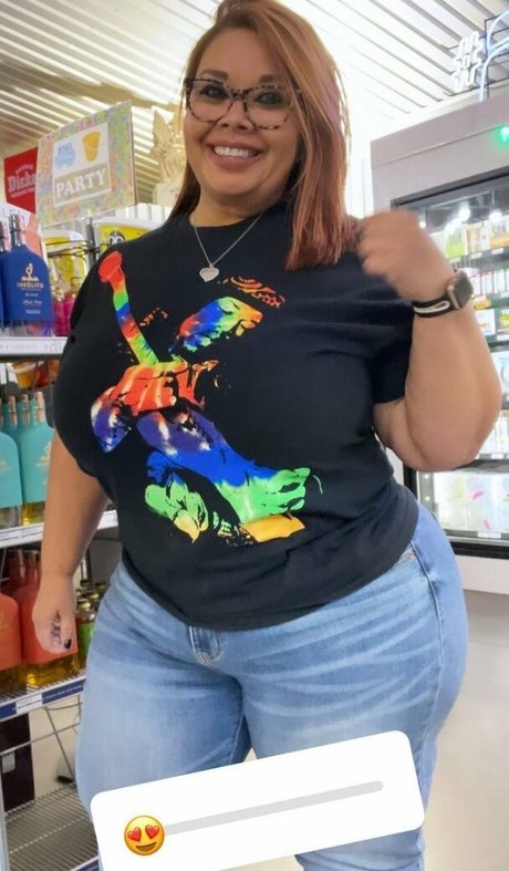 太った女の子のOnlyFans ポルノグラフィック 写真