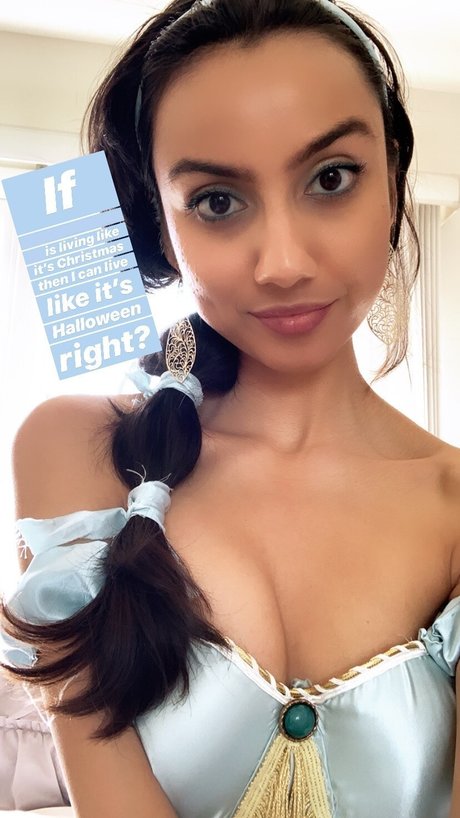 金髪の小柄なOnlyFans 裸 ギャラリー