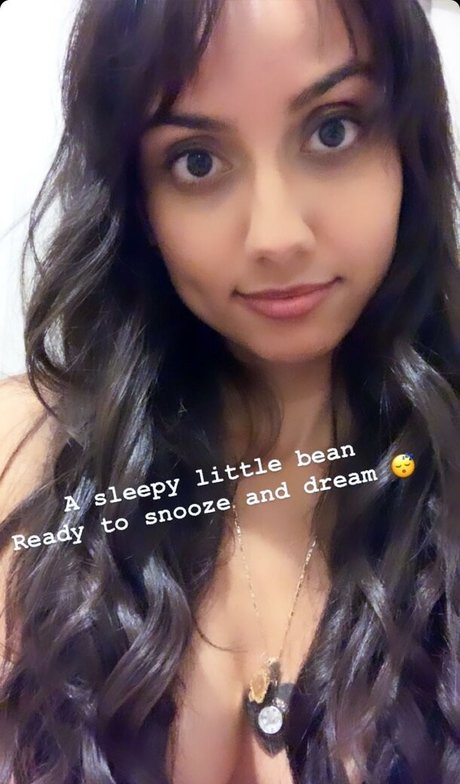 客室乗務員 OnlyFans セクシー 写真