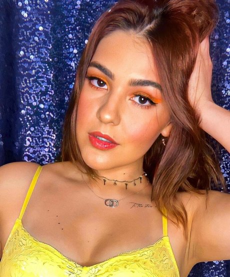 OnlyFansの無料動画 アートxxx 写真