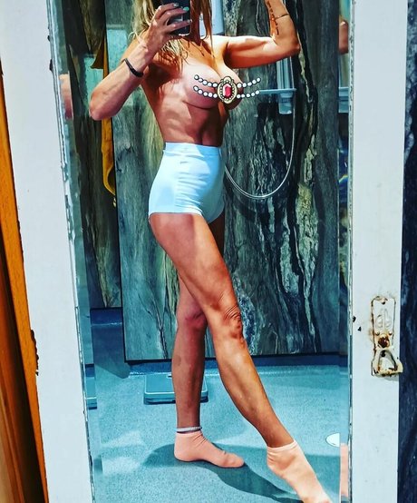 リップスオンリーファンズ セクシー裸 画像