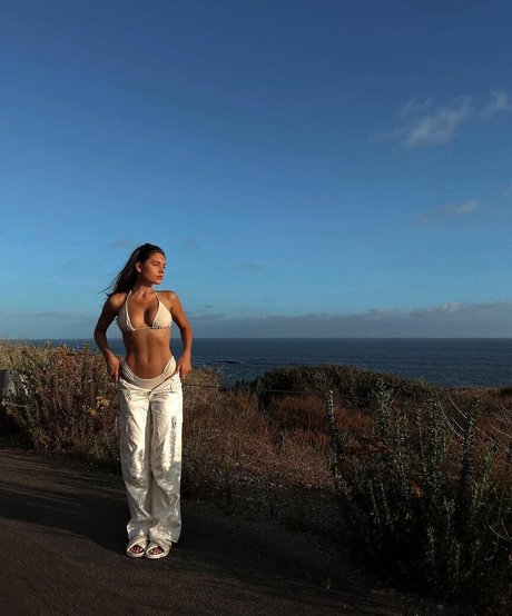 Alyssa Lynch エロティックなスター 写真