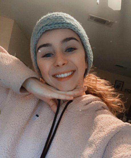 金髪の小柄なOnlyFans 裸 画像