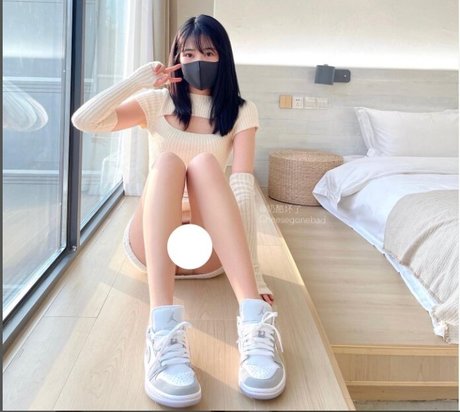 双子のOnlyFans セクシーヌード 写真