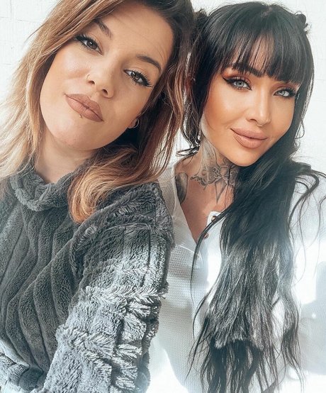 成熟した異人種間OnlyFans 美しい 写真