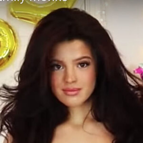 Emily Monks 裸のスター アーカイブ