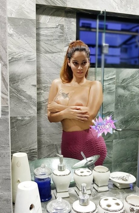 Zareen Zoya Khan アダルトモデル ギャラリー