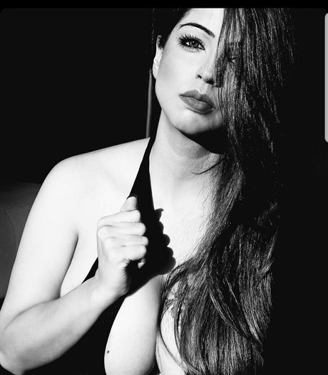 Zareen Zoya Khan 独占スター 写真