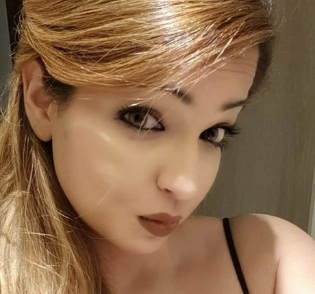 Zareen Zoya Khan ポルノスター 画像