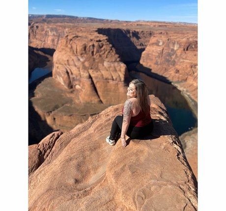 ニューハーフ巨乳OnlyFans 美しいヌード 写真