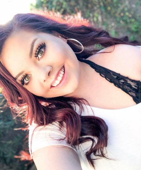 成熟した異人種間OnlyFans ホットヌード 画像