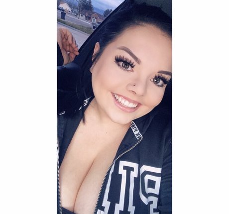 Lilly Zamora トップスター 写真