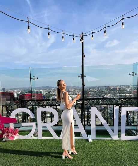 曲線美のティーンズOnlyFans ヌード ギャラリー