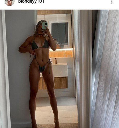 Blondeyy101 ヌードスター 写真