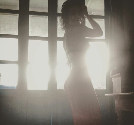 Agam Darshi 美しいモデル 画像