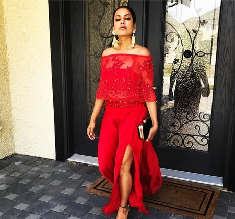 Agam Darshi 完璧なスター ギャラリー