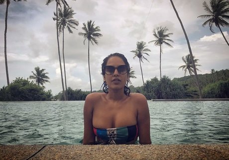 Agam Darshi モデル アーカイブ