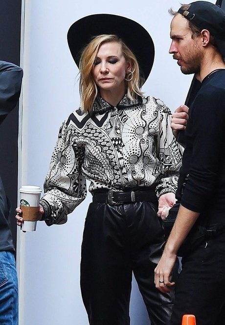 ぽっちゃりブロンドOnlyFans アートポルノ ギャラリー