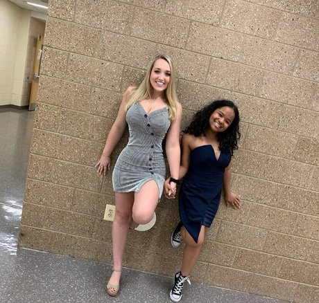 デカ尻ジーンズ OnlyFans ホットヌード 画像