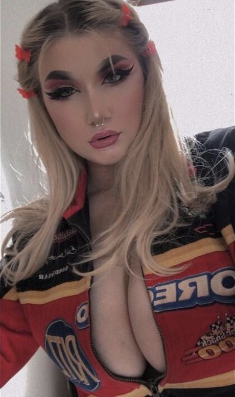 Sophie C ポルノモデル ギャラリー