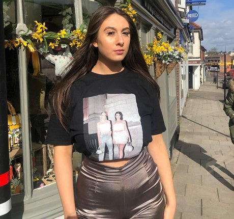 Soph Alice xxxモデル 写真