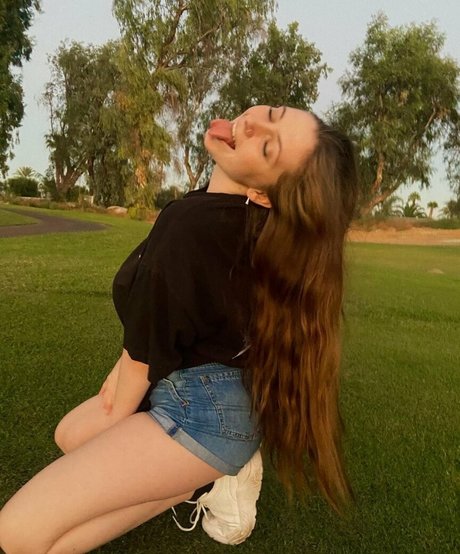 Lily Patrick 裸のモデル ギャラリー