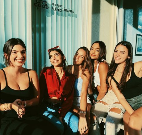 Antoenella HDポルノスター 写真