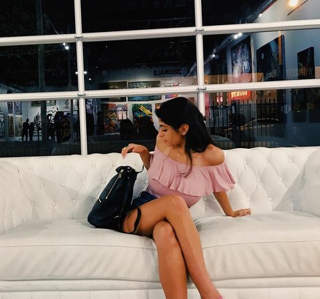 Antoenella xxxポルノスター 写真