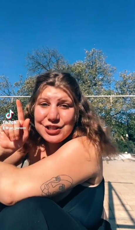 ブロンドヨガOnlyFans アートヌード 画像