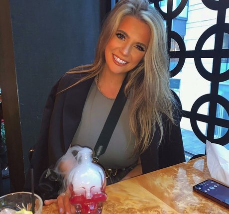 Emily Mather 完璧なポルノスター ギャラリー