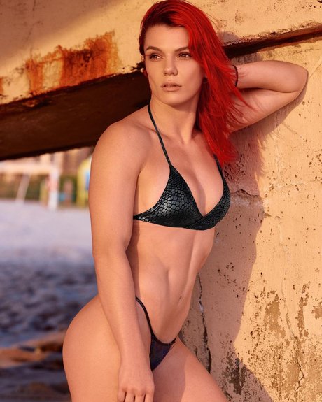 Gillian Robertson ヌードスター 写真