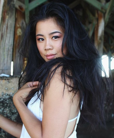 Leah Lewis アダルトモデル ギャラリー