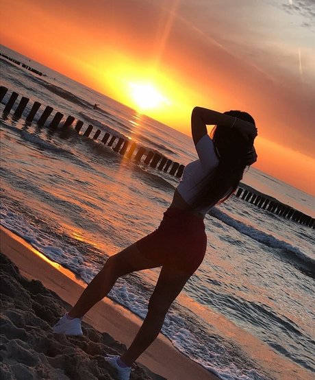 Pamela Borek ホットなモデル 画像