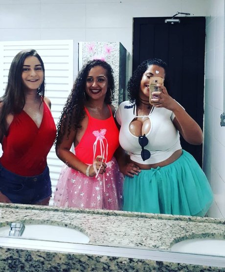 Mayla Coimbra 限定スター 写真